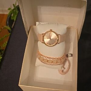 Elegant Gold Women's Watch and Bracelet Set